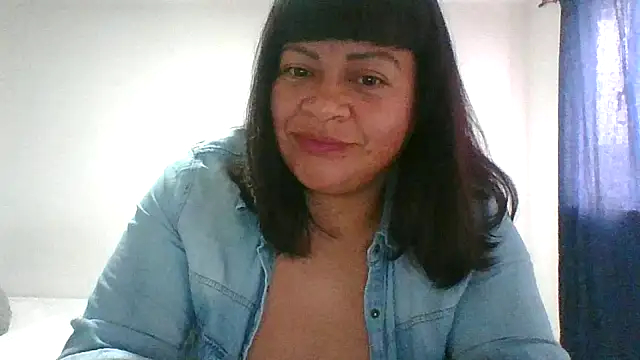 adri89-g online show from February 12, 2026, 1:44 pm