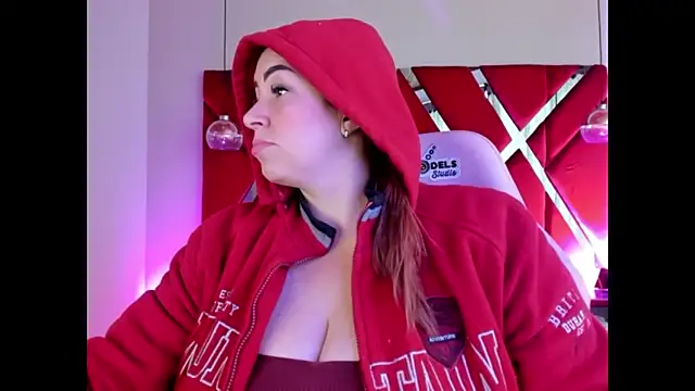 alexiaystive3 online show from September 30, 2025, 4:02 pm