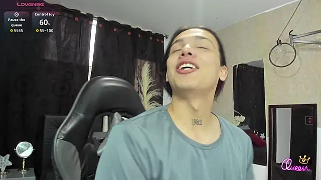 Snapshot of Almaazz chatting on July 17, 2026, 4:37 pm Almaazz online show from July 17, 2026, 4:37 pm