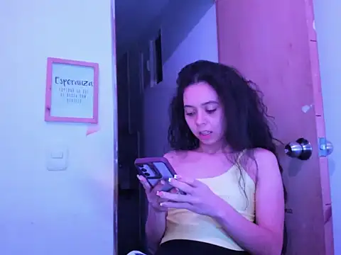 Snapshot of Annie_rosse1017 chatting on February 27, 2026, 4:23 am Annie rosse1017 online show from February 27, 2026, 4:23 am