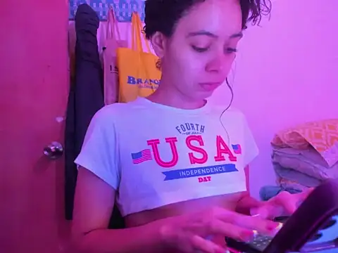 Snapshot of Annie_rosse1017 chatting on February 28, 2026, 1:11 pm Annie rosse1017 online show from February 28, 2026, 1:11 pm