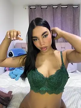 karolaalcendra online show from November 19, 2025, 4:34 am