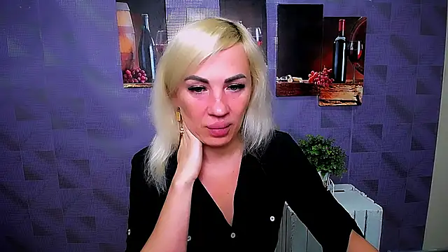 EmmaCat  online show from September 18, 2025, 5:32 am