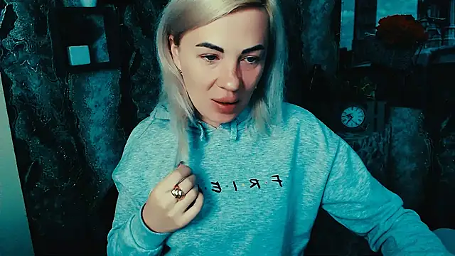 EmmaCat  online show from October 27, 2025, 6:25 am