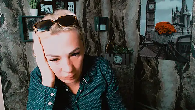 EmmaCat  online show from September 24, 2025, 4:19 am