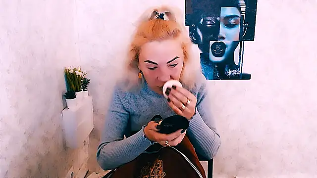 EmmaCat  online show from October 14, 2025, 5:30 am