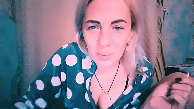 EmmaCat  online show from October 30, 2025, 7:44 pm