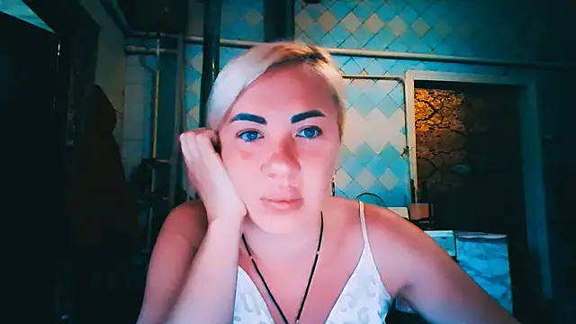 EmmaCat  online show from June 17, 2026, 4:23 am