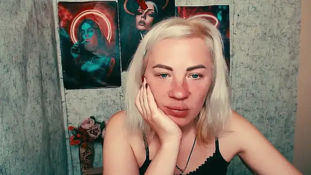 EmmaCat  online show from May 18, 2026, 4:01 am