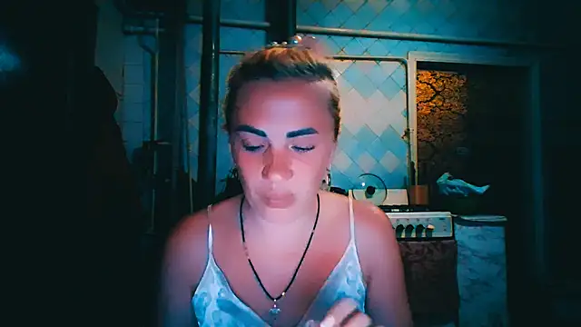 EmmaCat  online show from June 17, 2026, 7:35 pm