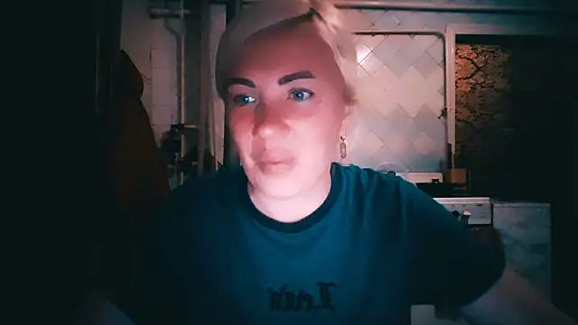 EmmaCat  online show from June 6, 2026, 6:13 pm