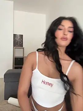 Snapshot of Mia_spicyy chatting on June 18, 2026, 8:35 am Mia spicyy online show from June 18, 2026, 8:35 am
