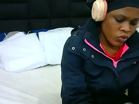BlondieBitch online show from August 6, 2026, 4:40 am