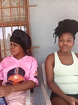 Snapshot of BlondieBitch chatting on February 21, 2026, 12:18 pm BlondieBitch online show from February 21, 2026, 12:18 pm