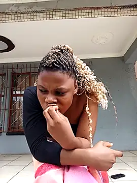 Snapshot of BlondieBitch chatting on March 13, 2026, 11:59 am BlondieBitch online show from March 13, 2026, 11:59 am