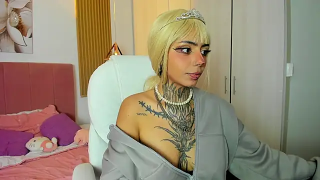 KoraRousee online show from October 12, 2025, 3:46 pm