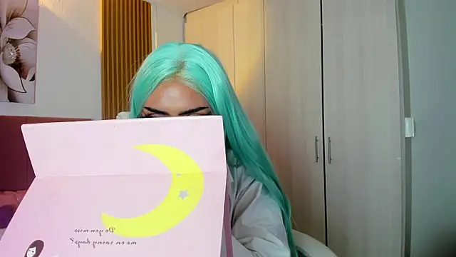 KoraRousee online show from October 3, 2025, 1:23 pm