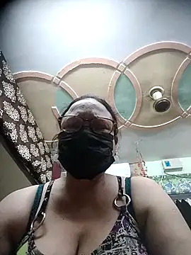 thehotlady online show from October 4, 2025, 9:33 am