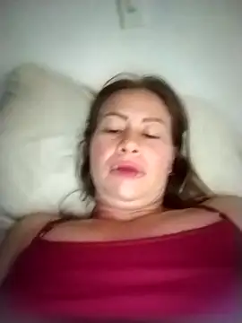 LaraCaliente online show from November 25, 2025, 2:17 pm