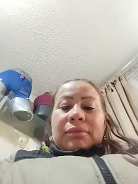LaraCaliente online show from June 26, 2026, 2:34 pm