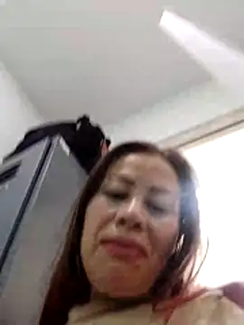 Snapshot of LaraCaliente chatting on March 10, 2026, 2:10 pm LaraCaliente online show from March 10, 2026, 2:10 pm