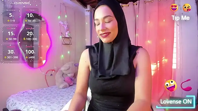 ShanaJamil online show from December 5, 2025, 1:32 pm