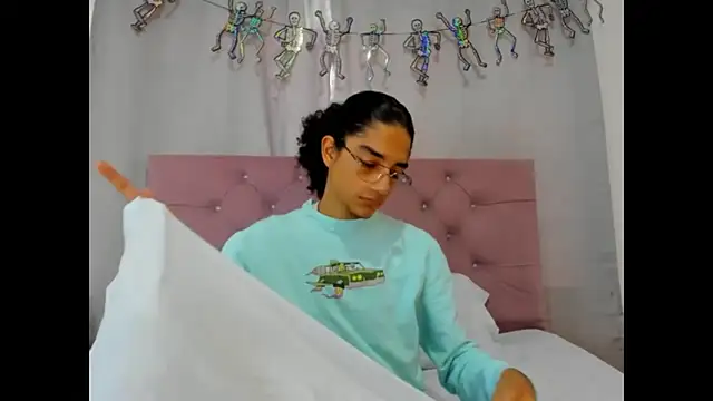 EthanBlackwoodd online show from November 4, 2025, 7:39 pm