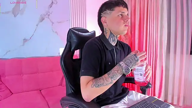 Declan-Fox online show from September 23, 2025, 3:46 am