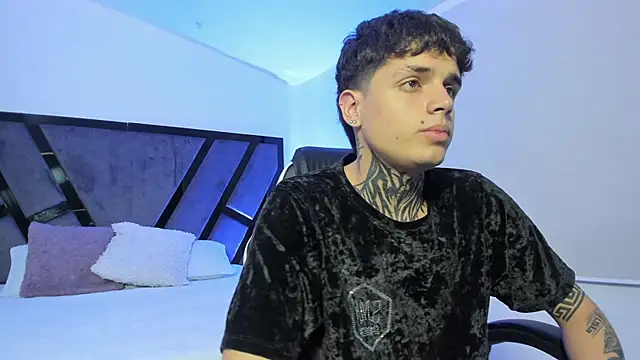 Declan-Fox online show from September 17, 2025, 3:41 am