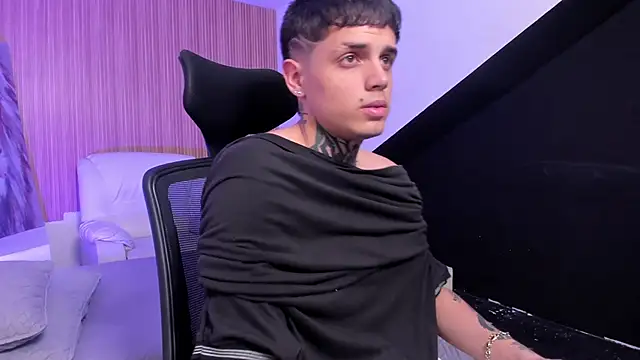 Declan-Fox online show from September 24, 2025, 3:35 am