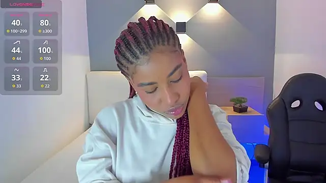 selena monroy online show from December 17, 2025, 10:42 am