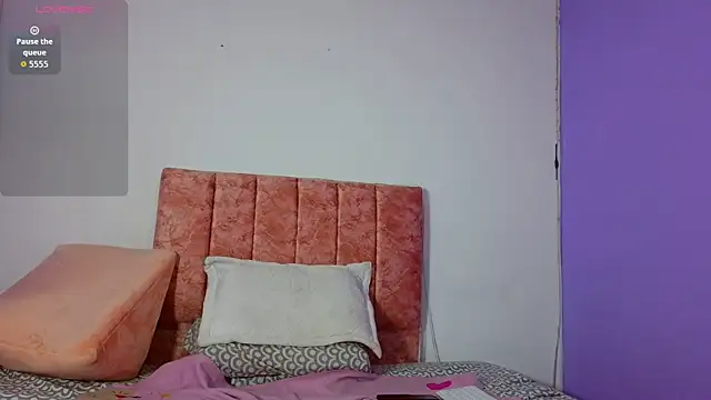 Snapshot of Ava_Raye chatting on August 3, 2026, 6:36 pm Ava Raye online show from August 3, 2026, 6:36 pm