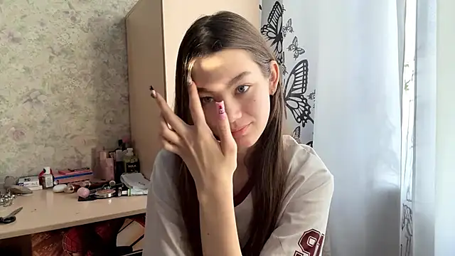 Snapshot of Cuteviola chatting on February 16, 2026, 12:42 am Cuteviola online show from February 16, 2026, 12:42 am