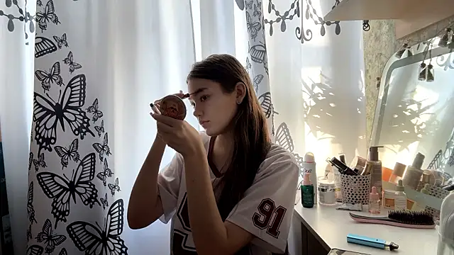 Snapshot of Cuteviola chatting on February 11, 2026, 12:43 am Cuteviola online show from February 11, 2026, 12:43 am