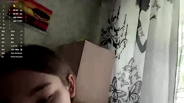 Cuteviola online show from June 17, 2026, 12:43 am