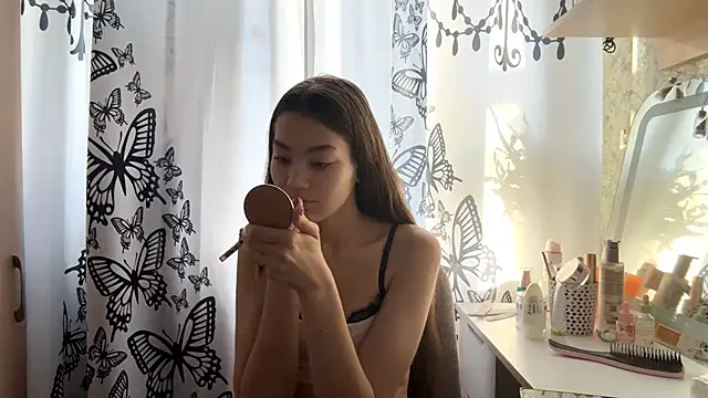 Snapshot of Cuteviola chatting on February 9, 2026, 12:52 am Cuteviola online show from February 9, 2026, 12:52 am