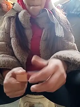 -Miu-98 online show from December 18, 2025, 1:55 am