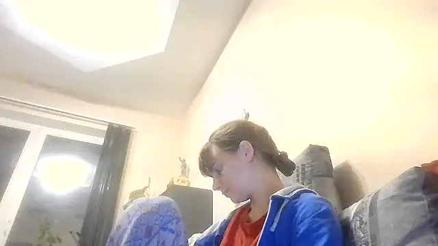 Loriven online show from November 1, 2025, 7:52 pm