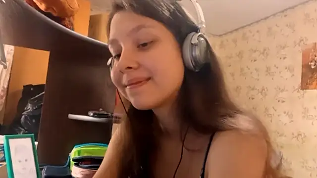 QutieDaSweet online show from September 29, 2025, 5:25 am