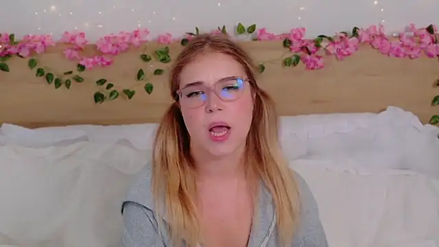 Lilith Bonheur online show from December 19, 2025, 1:31 am