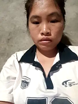 Luyen004 online show from April 22, 2026, 9:21 pm
