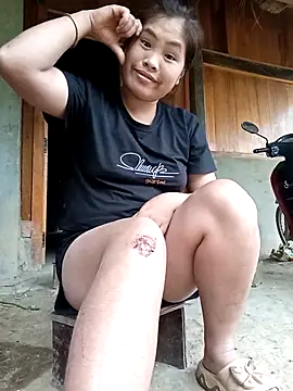 Luyen004 online show from May 3, 2026, 11:19 pm