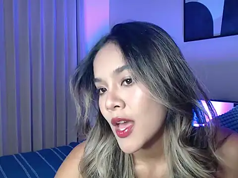 lilypeachxx online show from June 24, 2026, 11:24 pm