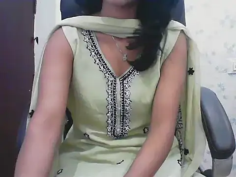 short girl  online show from March 7, 2026, 7:15 am