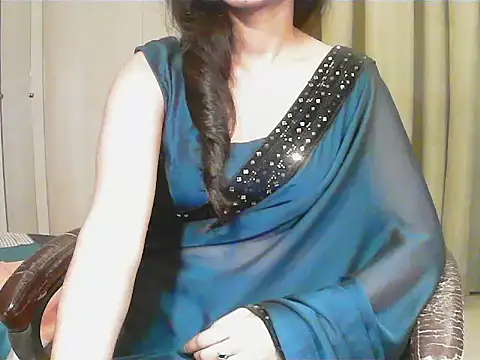 short girl  online show from January 14, 2026, 4:32 pm