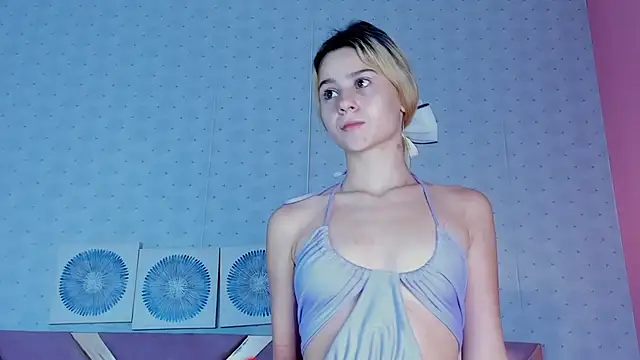 ChloeLaurentt online show from November 30, 2025, 1:23 pm