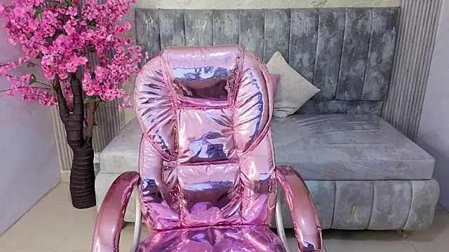 lilith4 s online show from October 29, 2025, 8:30 pm