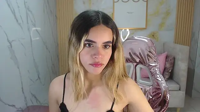 lilith4 s online show from October 3, 2025, 8:10 pm