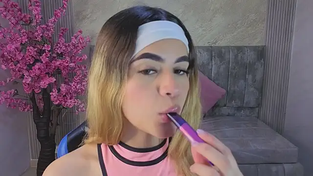 lilith4 s online show from October 27, 2025, 8:21 pm