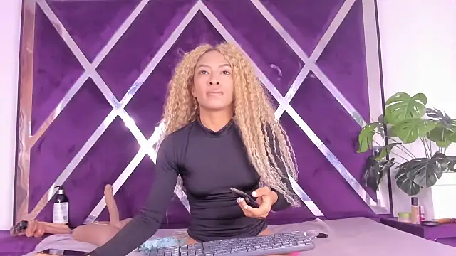 angelkyraasm online show from January 7, 2026, 12:54 pm